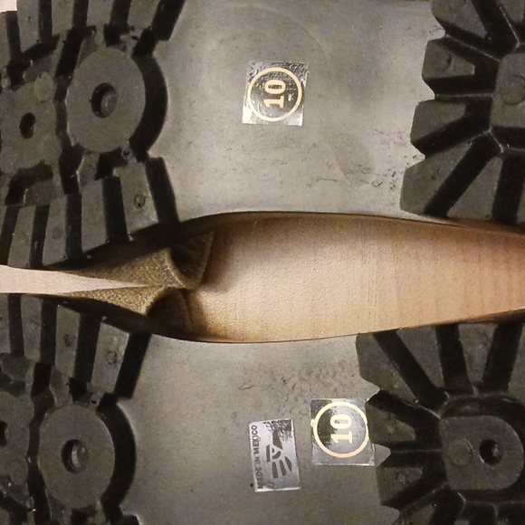 Stretch Sandals in Taupe are Made in Mexico in Size 10  (No Brand Name) - Picture 9 of 9